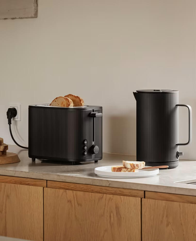 BERNADOTTE Kettle in black stainless steel